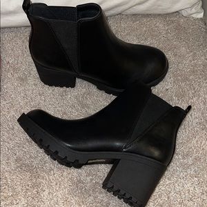 Brand New Sode chunky black booties